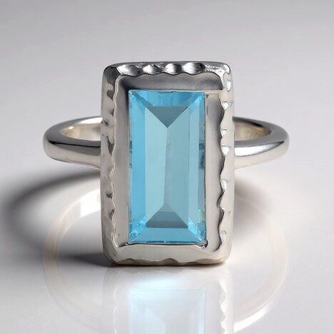Anello in argento con Topazio Blu Cielo (MONOSONO COLLECTION)