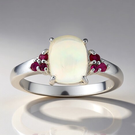 Anello in argento con Opale di Welo
