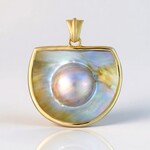 Ciondolo in argento con Perla Mabe (Bali Barong)