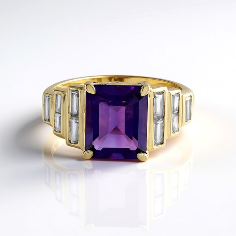 Anello in oro con Ametista Siberiana (Adela Gold)