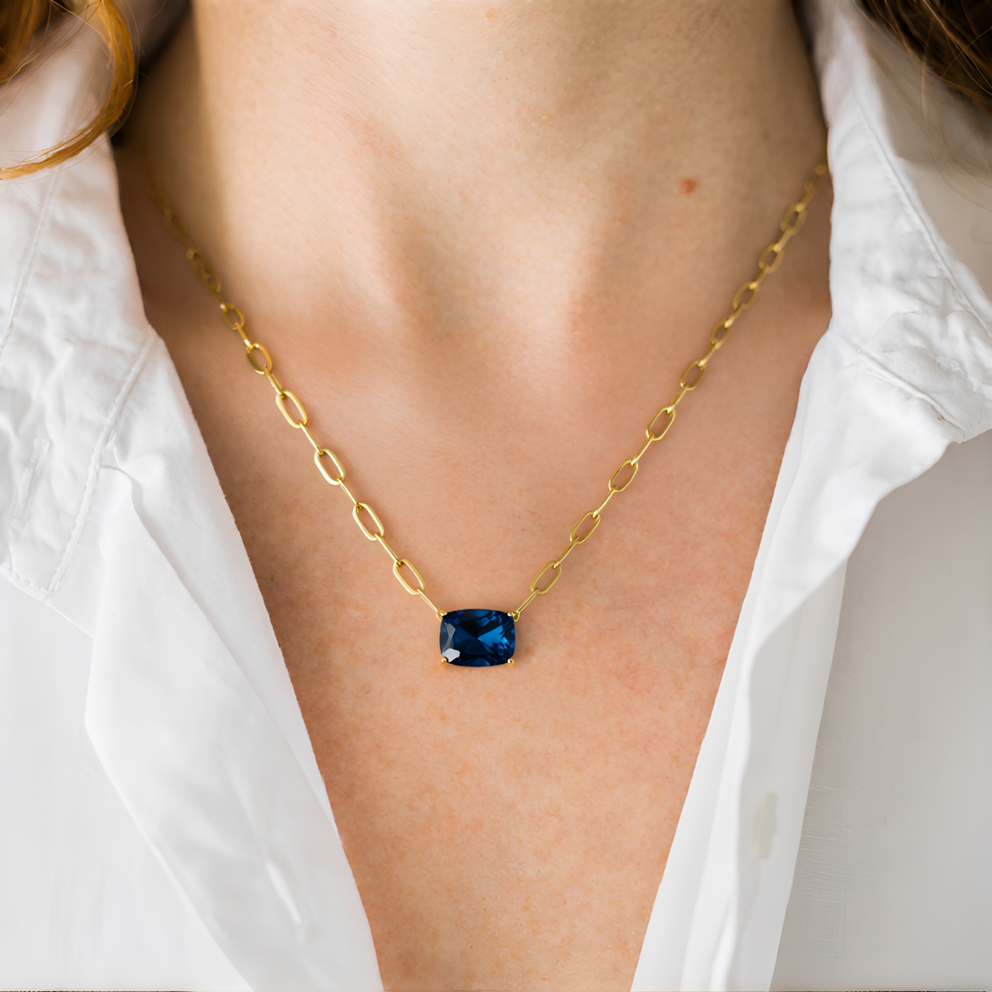 Collana in argento sterling placcato oro con topazio blu: delicato ciondolo con pietra preziosa - Italia