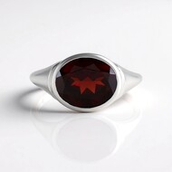 Anello in argento con Granato Mozambico
