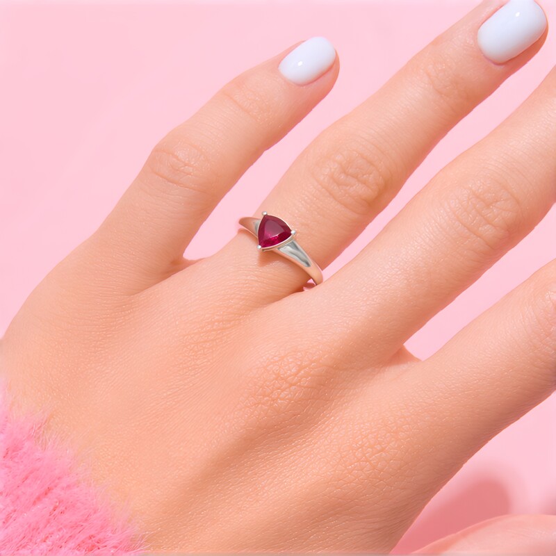 Zilveren ring met een Madagaskar Robijn