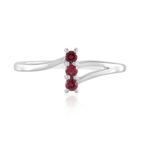 Anillo en plata con Espinela roja noble