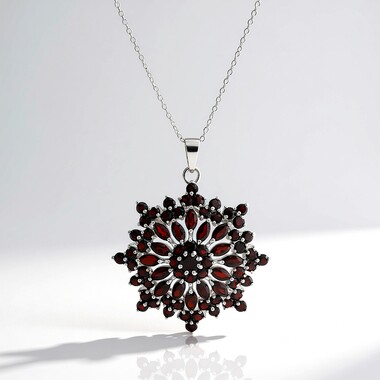Collana in argento con Granato