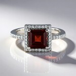Anello in argento con Granato Mozambico