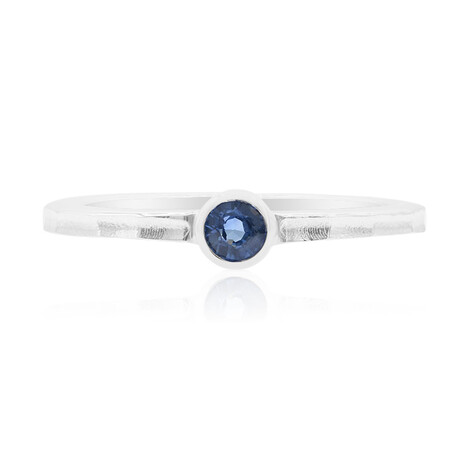 Zilveren ring met een blauwe saffier