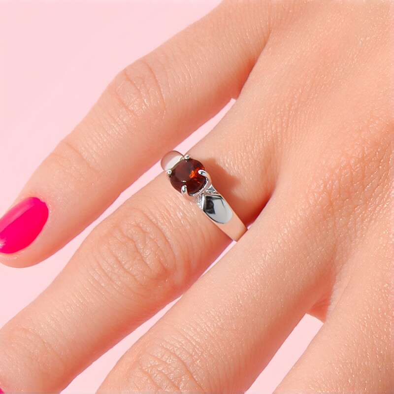 Anello in argento con Occhio di Tigre Rosso