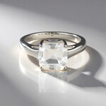 Anello in argento con Petalite