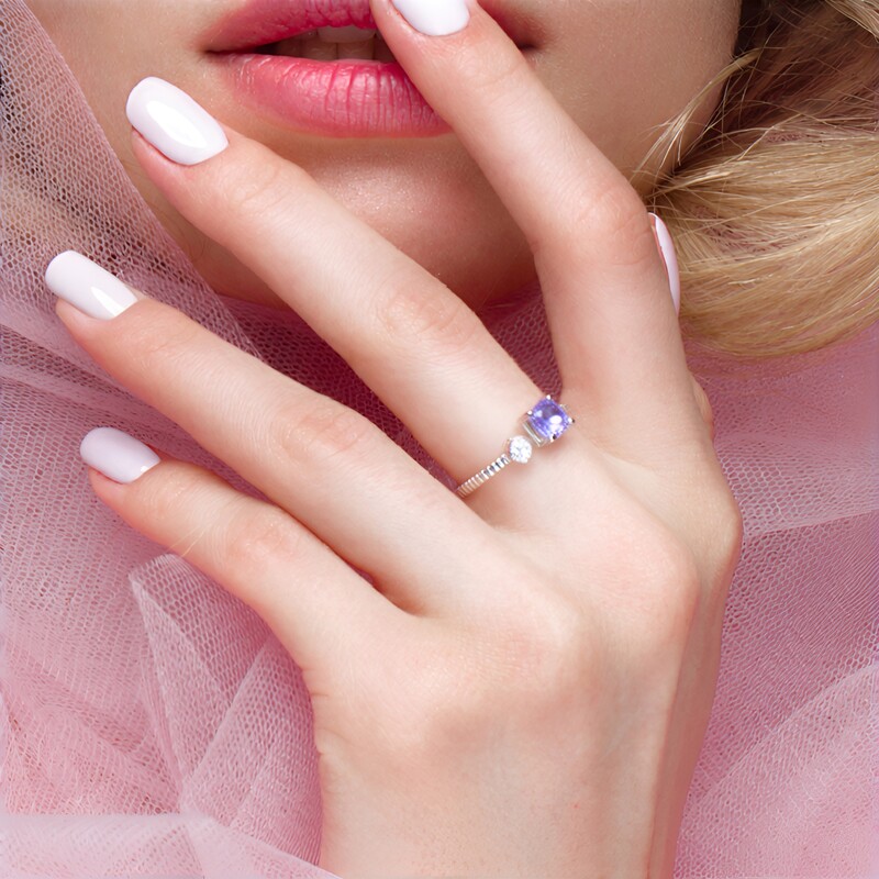 Anello in argento con Tanzanite