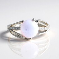 Zilveren ring met een regenboog maansteen (de Melo)