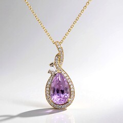 Collana in oro con Kunzite Patroke