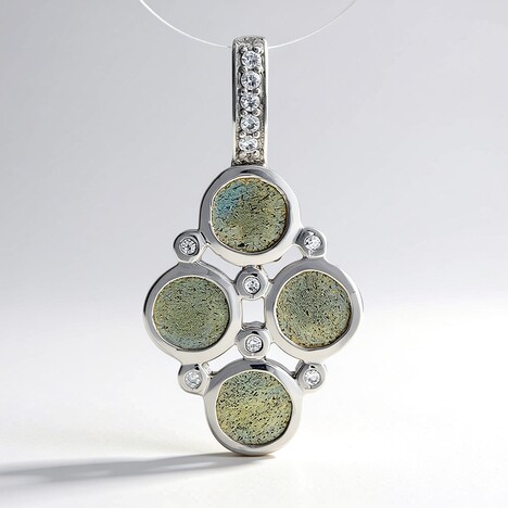 Ciondolo in argento con Spectrolite