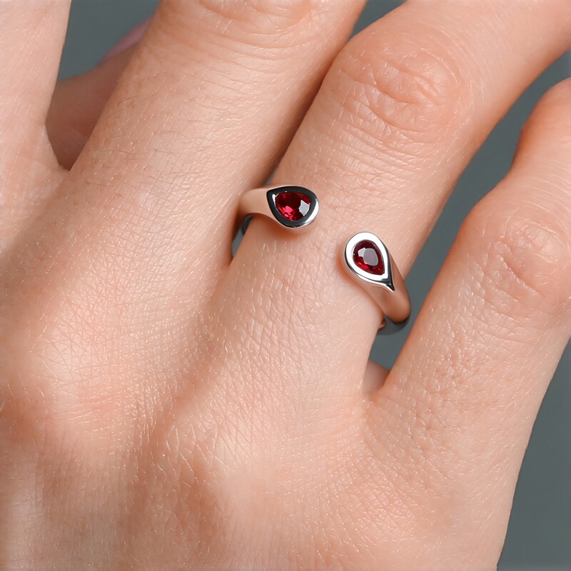 Anello in argento con Rubino Tanzania (Adela Silber)