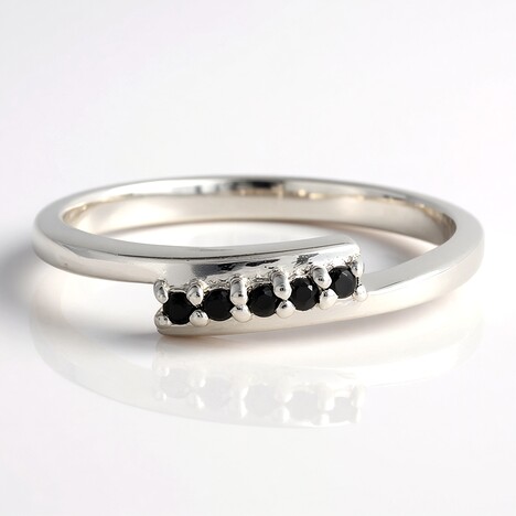 Anello in argento con Spinello Nero