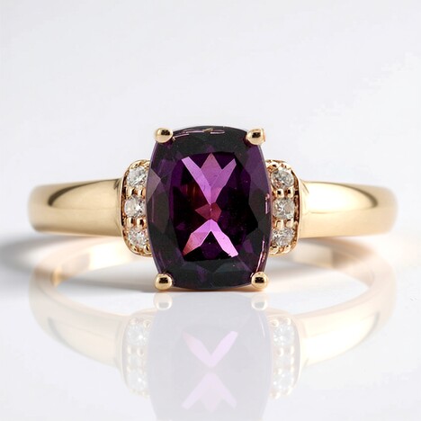 Anello in oro con Rodolite