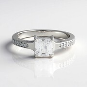 Anello in argento con Zircone