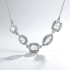 Collana in argento con Petalite