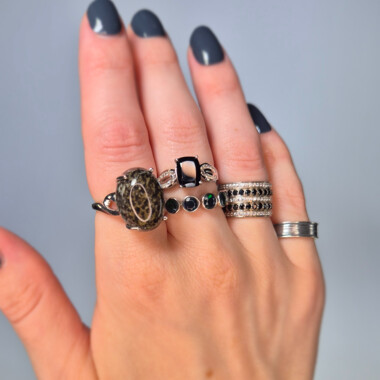 Bague en argent et Spinelle noir