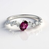 Zilveren ring met een Naktamunda rhodoliet