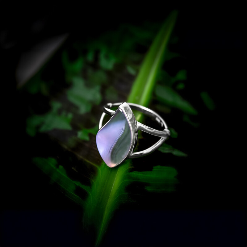 Anello in argento con Calcedonio Porpora (Bali Barong)