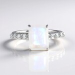 Anello in argento con Pietra di Luna Arcobaleno