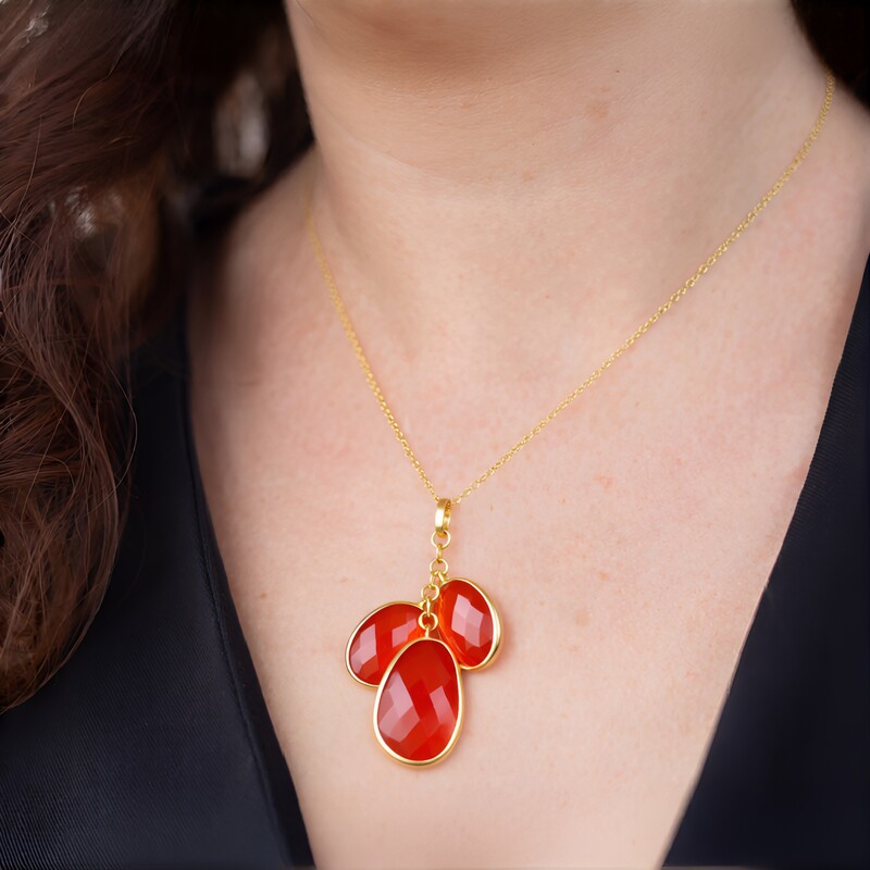 Zilveren halsketting met een carneool (KM by Juwelo)