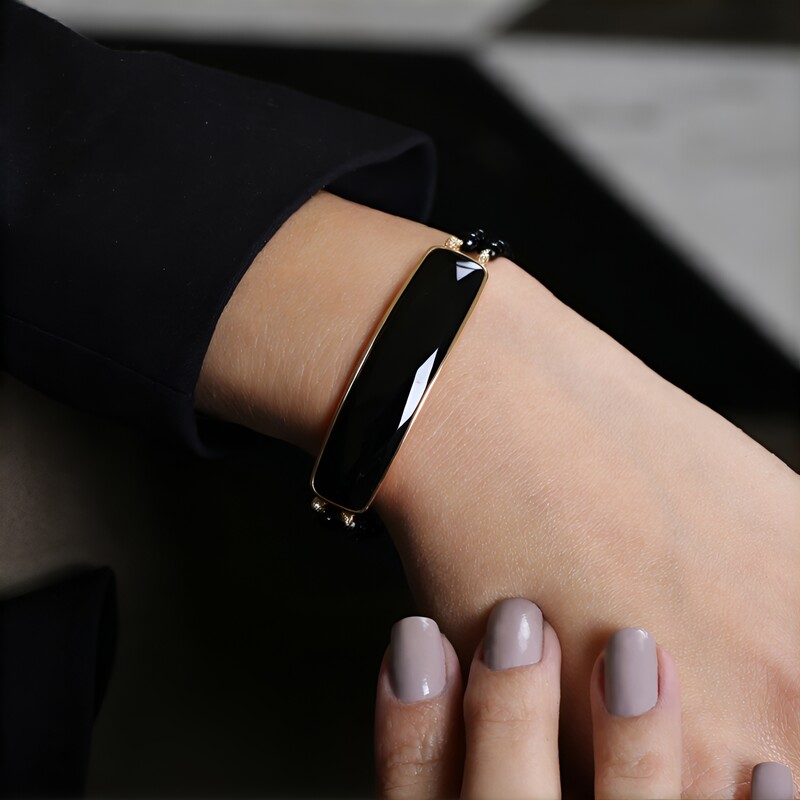 Zilveren armband met een zwarte spinel (KM by Juwelo)