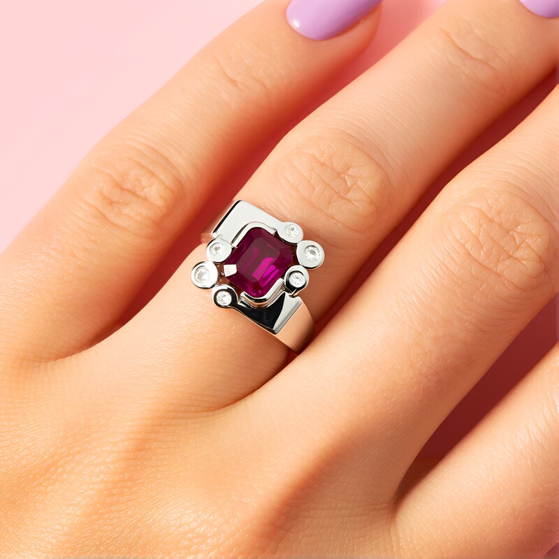 Zilveren ring met een Madagaskar Robijn (de Melo Essence)