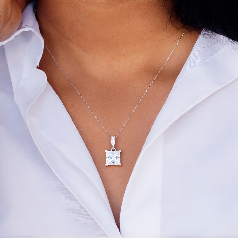 Ciondolo in argento con Danburite