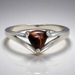 Anello in argento con Occhio di Tigre Rosso