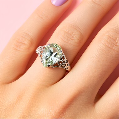 Anillo en plata con Amatista verde