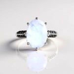 Anello in argento con Pietra di Luna Arcobaleno