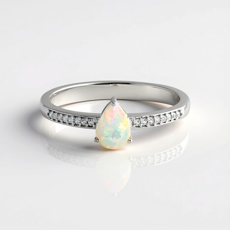 Anello in argento con Opale di Welo