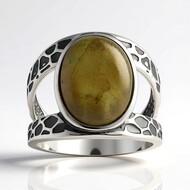 Anillo en plata con Labradorita