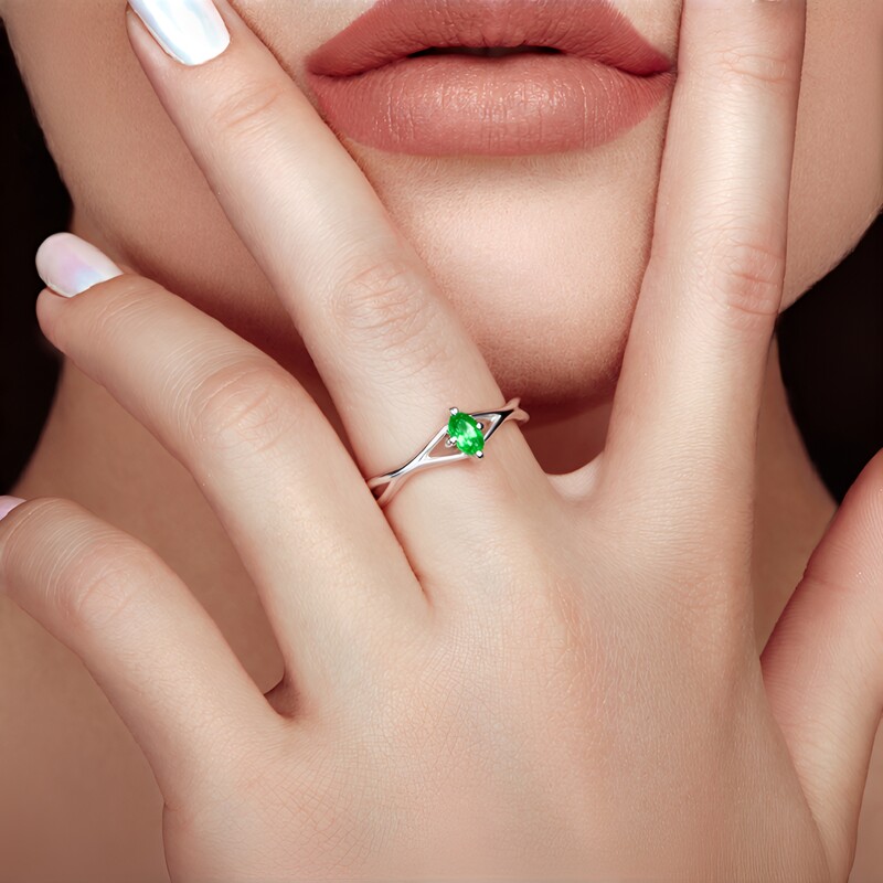 Lemshuku Tsavorite Silver Ring