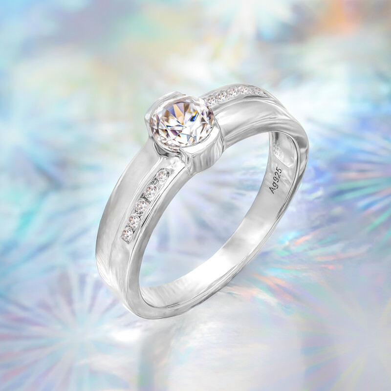 Anillo en plata con Zircón