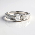 Anello in argento con Petalite