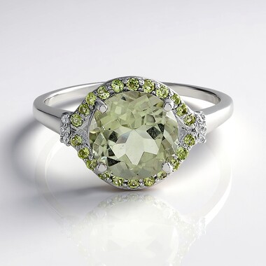 Zilveren ring met een groene amethist