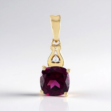 Colgante en oro con Granate Magenta