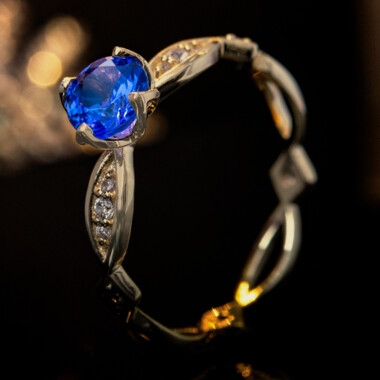Anello in oro con Tanzanite AAA (de Melo)