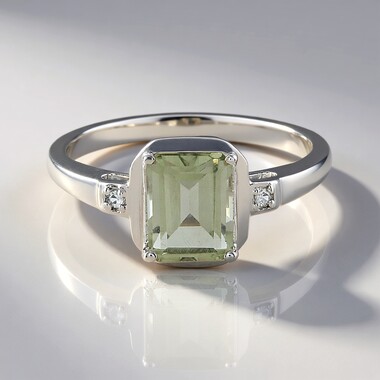 Anillo en plata con Amatista verde