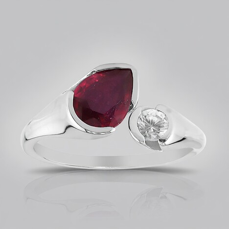 Anello in argento con Rubino Bemainty