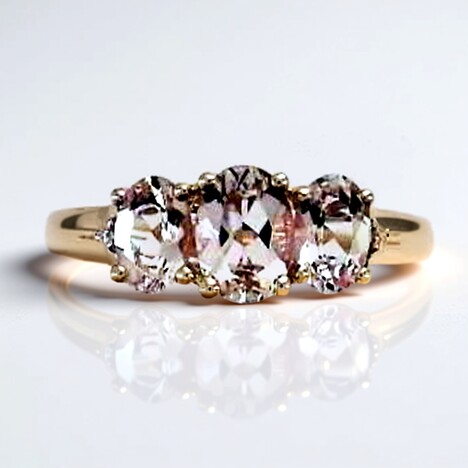 Anello in oro con Morganite AAA