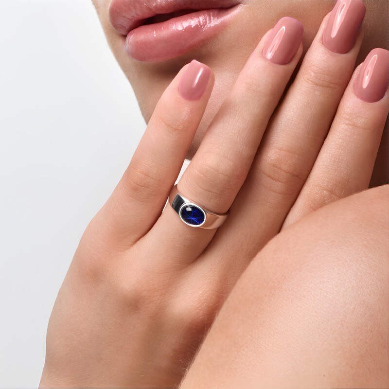 Zilveren ring met een blauwe ster saffier