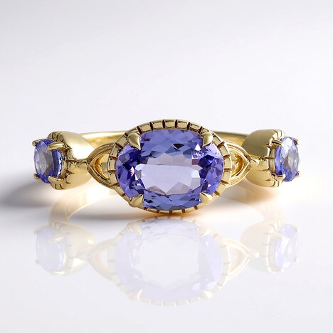 Anello in oro con Tanzanite (non riscaldata)