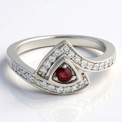 Anello in argento con Rubino del Madagascar