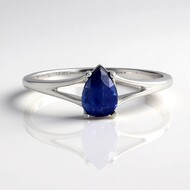 Anello in argento con Cianite del Nepal