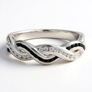 Anillo en plata con Espinela negra