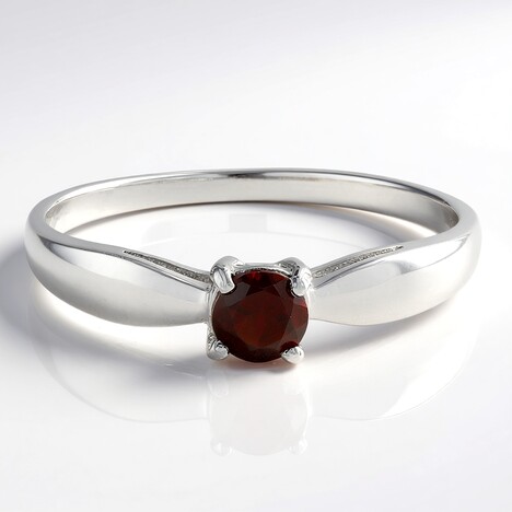 Anello in argento con Granato Mozambico